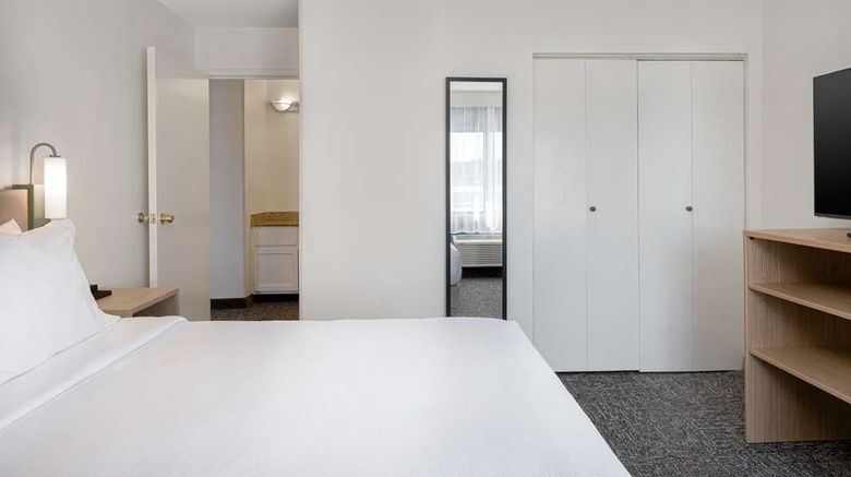 <b>Spark by Hilton Savannah Midtown Room</b>. Images powered by <a href="https://iceportal.shijigroup.com/" title="IcePortal" target="_blank">IcePortal</a>.