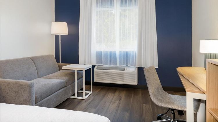 Spark by Hilton Wilmington Room
