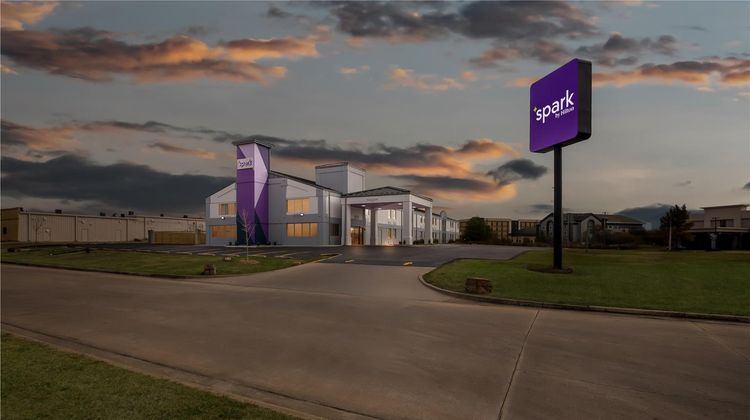 Spark by Hilton Muskogee Exterior