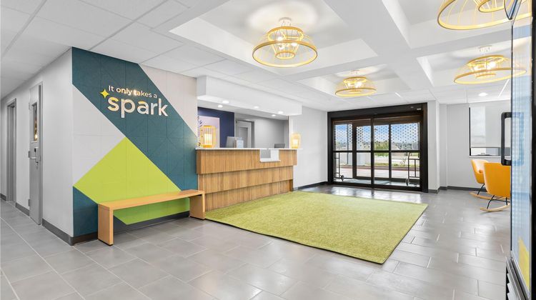 Spark by Hilton Muskogee Lobby