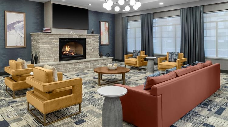 DoubleTree by Hilton Owatonna Lobby