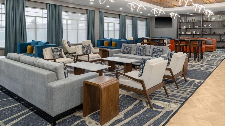 DoubleTree by Hilton Owatonna Lobby