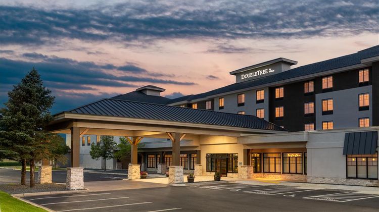DoubleTree by Hilton Owatonna Exterior