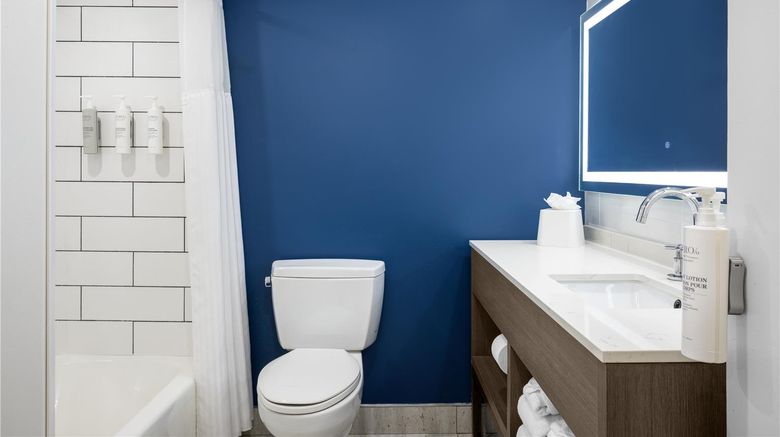 <b>Spark by Hilton Virginia Beach Oceanfron Room</b>. Images powered by <a href="https://iceportal.shijigroup.com/" title="IcePortal" target="_blank">IcePortal</a>.