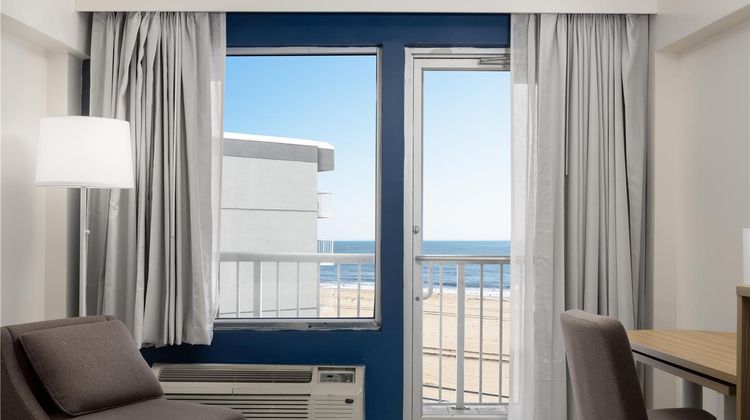 Spark by Hilton Virginia Beach Oceanfron Room