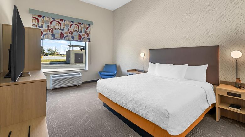 <b>Home2Suites Calera Room</b>. Images powered by <a href="https://iceportal.shijigroup.com/" title="IcePortal" target="_blank">IcePortal</a>.