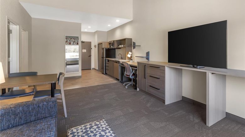 <b>Home2Suites Calera Room</b>. Images powered by <a href="https://iceportal.shijigroup.com/" title="IcePortal" target="_blank">IcePortal</a>.
