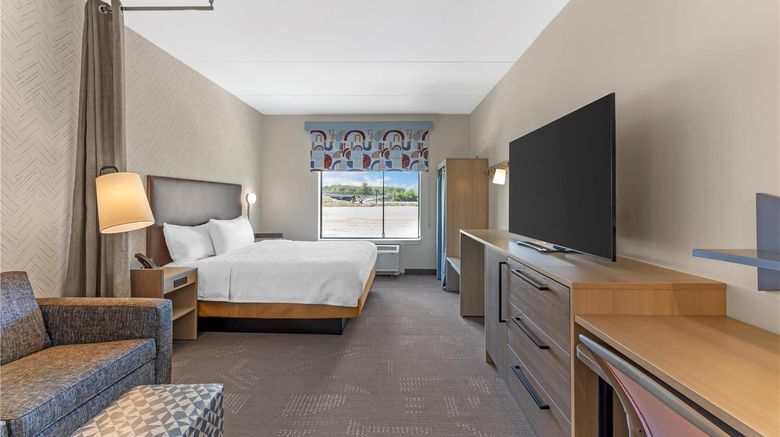 <b>Home2Suites Calera Room</b>. Images powered by <a href="https://iceportal.shijigroup.com/" title="IcePortal" target="_blank">IcePortal</a>.