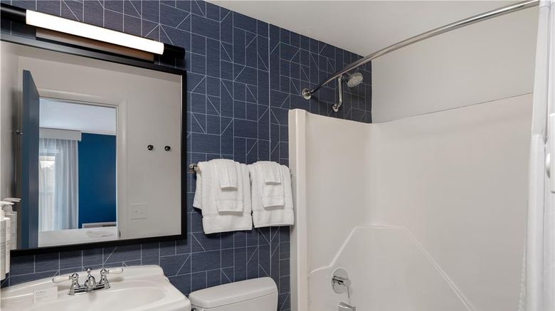 <b>Spark by Hilton Chincoteague Island Room</b>. Images powered by <a href="https://iceportal.shijigroup.com/" title="IcePortal" target="_blank">IcePortal</a>.
