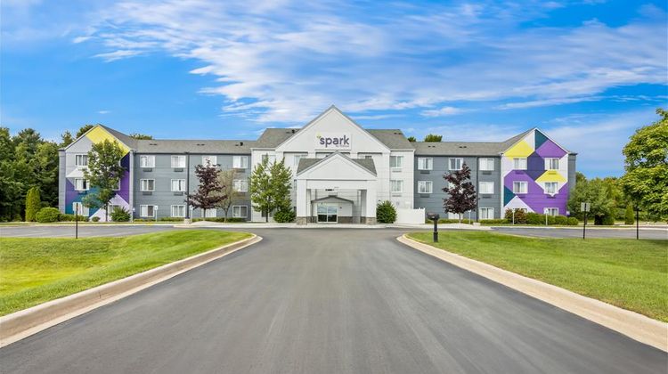 Spark by Hilton Traverse City Exterior
