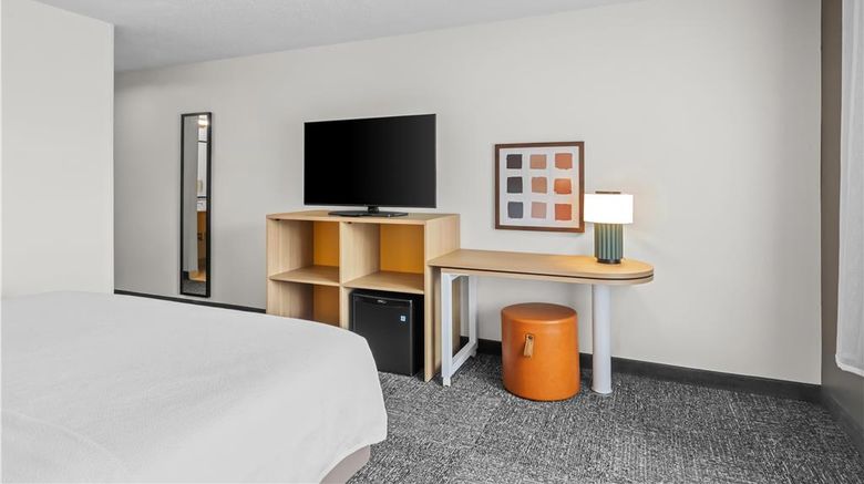 <b>Spark by Hilton Traverse City Room</b>. Images powered by <a href="https://iceportal.shijigroup.com/" title="IcePortal" target="_blank">IcePortal</a>.