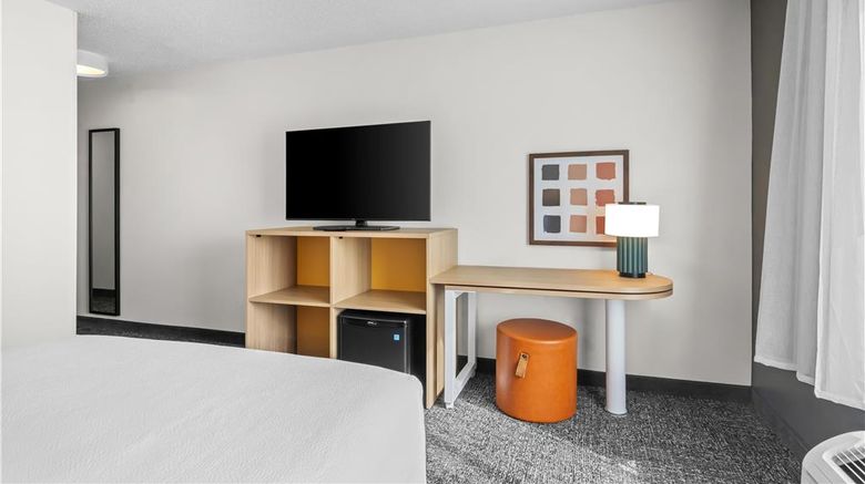 <b>Spark by Hilton Traverse City Room</b>. Images powered by <a href="https://iceportal.shijigroup.com/" title="IcePortal" target="_blank">IcePortal</a>.
