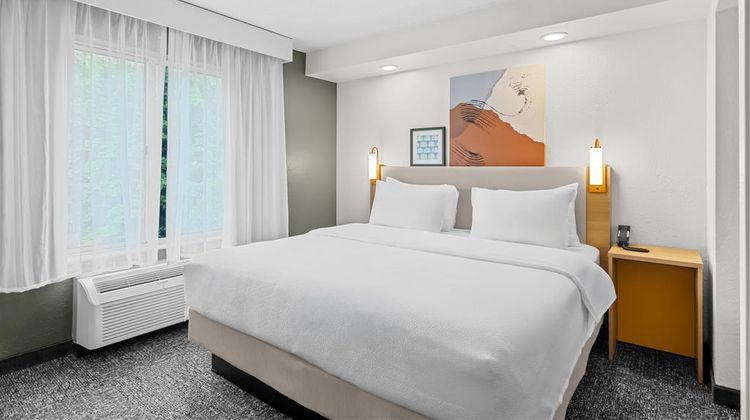 Spark by Hilton Traverse City Room