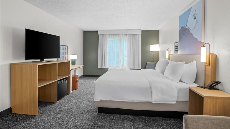 <b>Spark by Hilton Traverse City Room</b>. Images powered by <a href="https://iceportal.shijigroup.com/" title="IcePortal" target="_blank">IcePortal</a>.