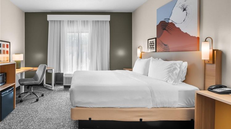 Auburn Place Hotel & Suites Room