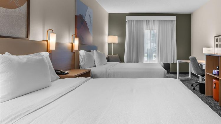 Auburn Place Hotel & Suites Room