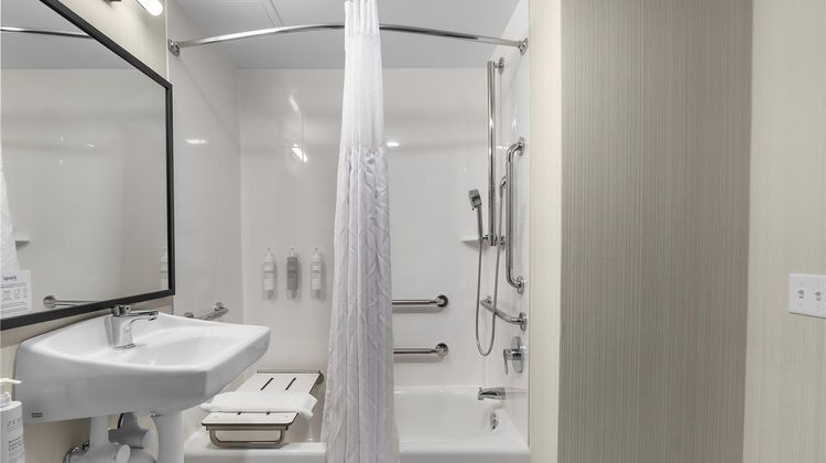 Auburn Place Hotel & Suites Room