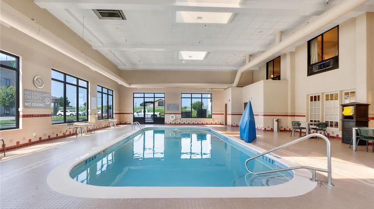 Auburn Place Hotel & Suites Pool