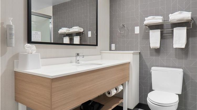 Auburn Place Hotel & Suites Room