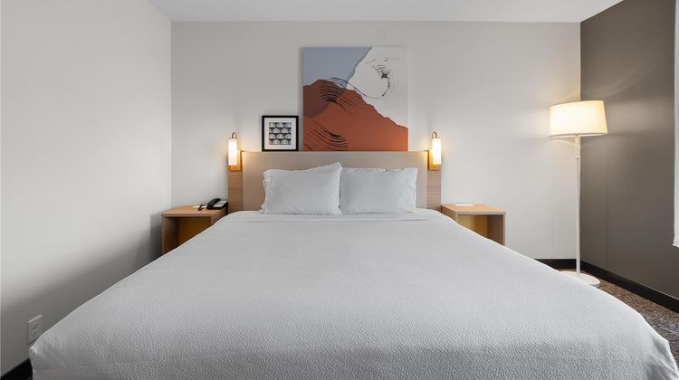 Auburn Place Hotel & Suites Room