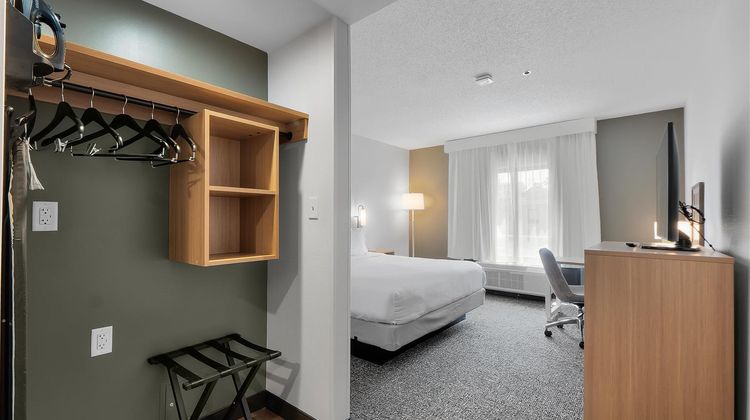 Auburn Place Hotel & Suites Room