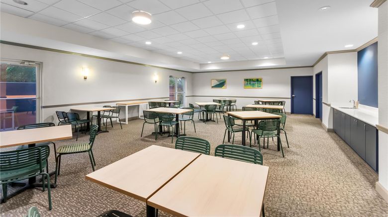<b>Spark by Hilton Dothan Meeting</b>. Images powered by <a href="https://iceportal.shijigroup.com/" title="IcePortal" target="_blank">IcePortal</a>.