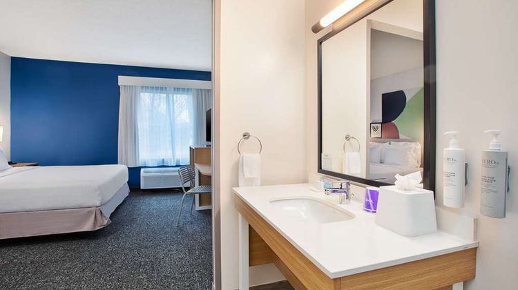 Spark by Hilton Walker Grand Rapids N Room