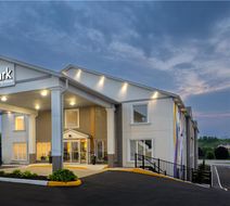 Spark by Hilton Woodstock Exterior
