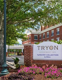 Tryon Riverfront Inn Tapestry