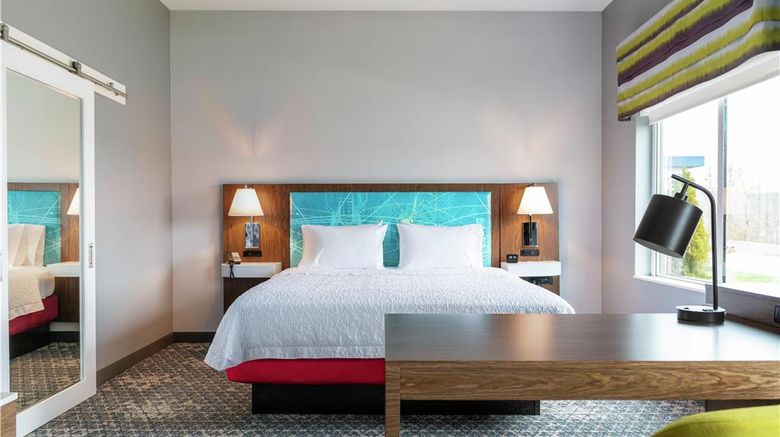 <b>Hampton Inn Dexter Room</b>. Images powered by <a href="https://iceportal.shijigroup.com/" title="IcePortal" target="_blank">IcePortal</a>.