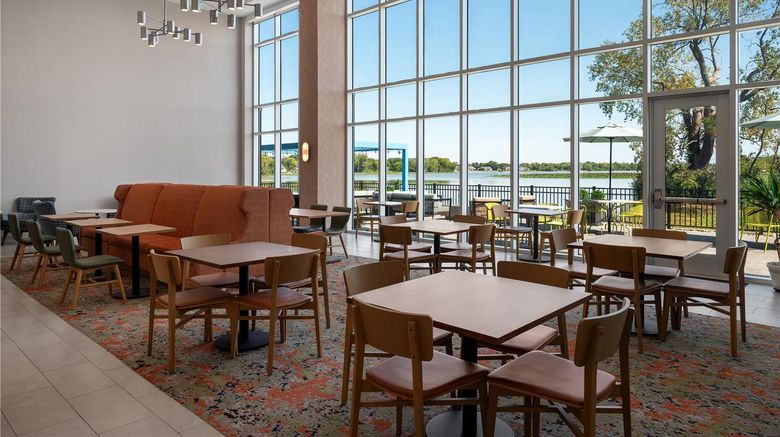 <b>Hampton Inn Port Clinton Catawba Island Restaurant</b>. Images powered by <a href="https://iceportal.shijigroup.com/" title="IcePortal" target="_blank">IcePortal</a>.