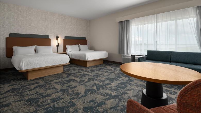 <b>Hampton Inn Port Clinton Catawba Island Room</b>. Images powered by <a href="https://iceportal.shijigroup.com/" title="IcePortal" target="_blank">IcePortal</a>.