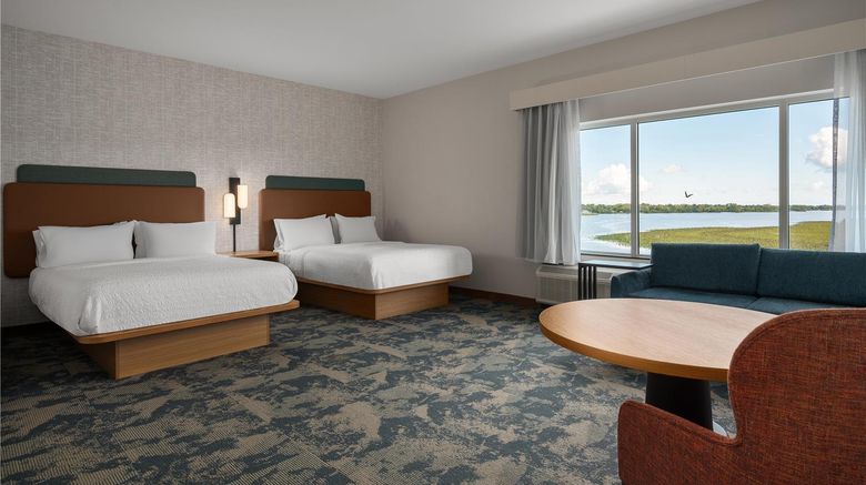 <b>Hampton Inn Port Clinton Catawba Island Room</b>. Images powered by <a href="https://iceportal.shijigroup.com/" title="IcePortal" target="_blank">IcePortal</a>.