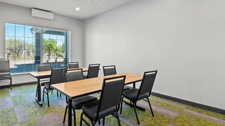 Spark by Hilton Selma Meeting