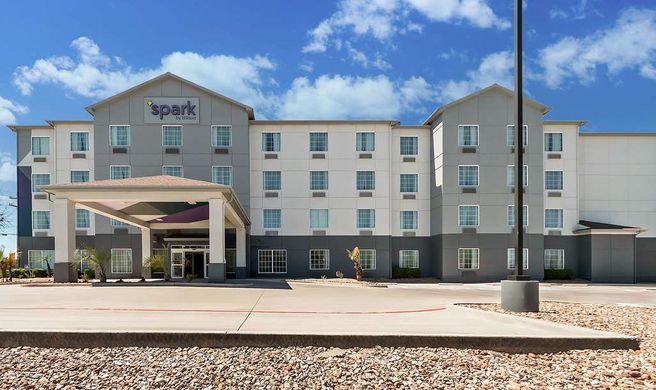 Spark by Hilton Selma Exterior
