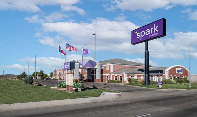 Spark by Hilton Dumas Exterior