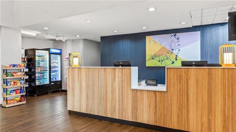 <b>Spark by Hilton Oak Forest Lobby</b>. Images powered by <a href="https://iceportal.shijigroup.com/" title="IcePortal" target="_blank">IcePortal</a>.