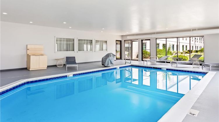 Spark by Hilton Oak Forest Pool