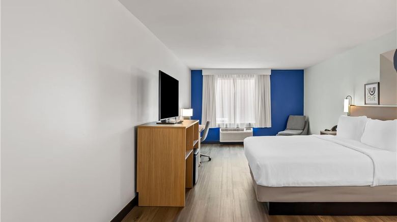 <b>Spark by Hilton Oak Forest Room</b>. Images powered by <a href="https://iceportal.shijigroup.com/" title="IcePortal" target="_blank">IcePortal</a>.