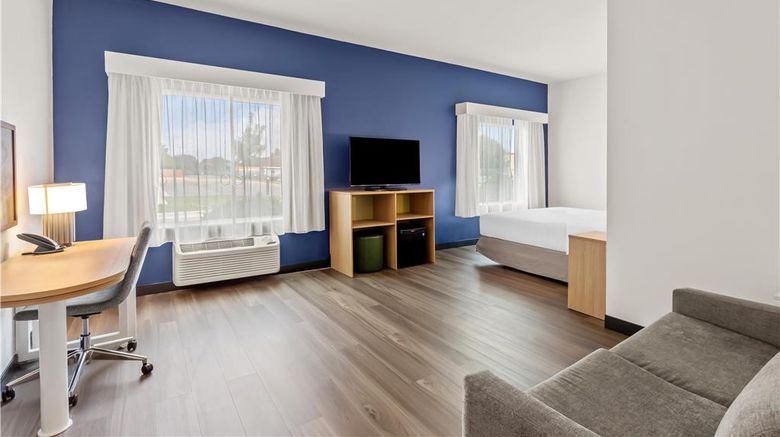 <b>Spark by Hilton Oak Forest Room</b>. Images powered by <a href="https://iceportal.shijigroup.com/" title="IcePortal" target="_blank">IcePortal</a>.