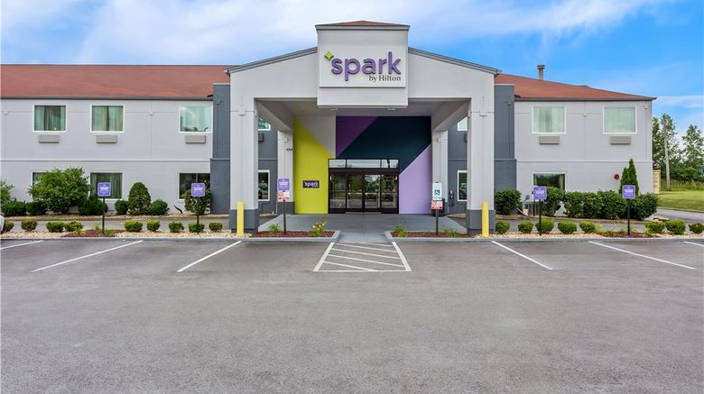 Spark by Hilton Oak Forest Exterior. Images powered by <a href="https://iceportal.shijigroup.com" target="_blank" rel="noopener">Ice Portal</a>.