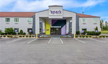 Spark by Hilton Oak Forest