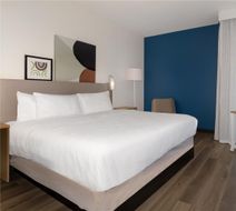 Spark by Hilton Montreal Room