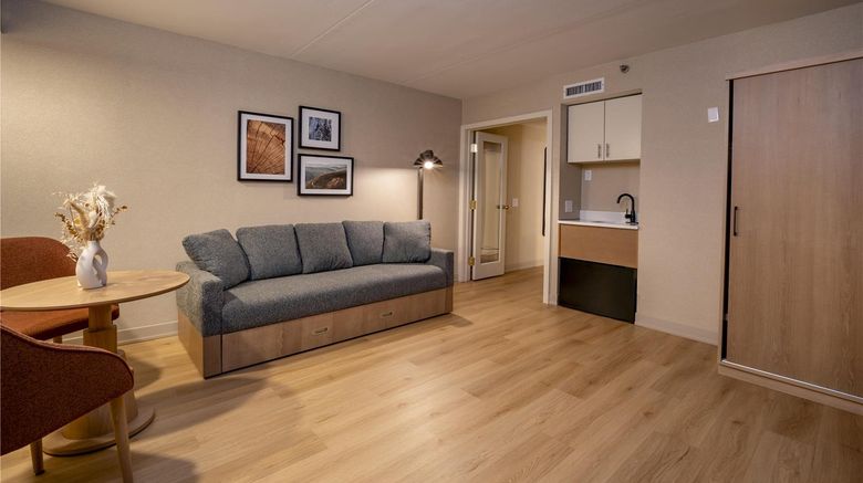 <b>DoubleTree by Hilton Wilkes-Barre Room</b>. Images powered by <a href="https://iceportal.shijigroup.com/" title="IcePortal" target="_blank">IcePortal</a>.