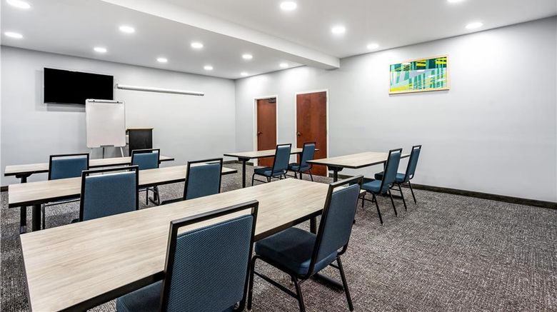 <b>Spark by Hilton Bluffton Meeting</b>. Images powered by <a href="https://iceportal.shijigroup.com/" title="IcePortal" target="_blank">IcePortal</a>.