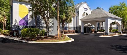 Spark by Hilton Bluffton Exterior