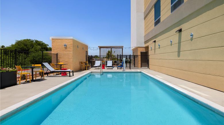 <b>Home2 Suites Del Rio Pool</b>. Images powered by <a href="https://iceportal.shijigroup.com/" title="IcePortal" target="_blank">IcePortal</a>.