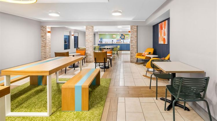 Spark by Hilton Roanoke Civic Center Restaurant