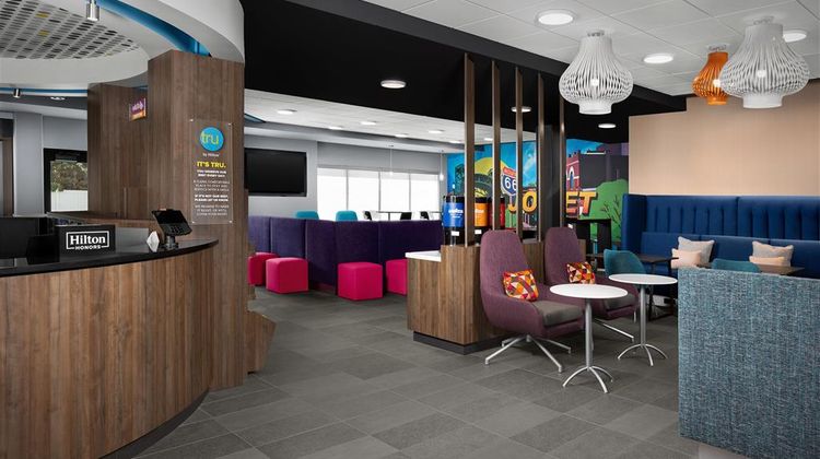 Tru by Hilton Joliet Lobby