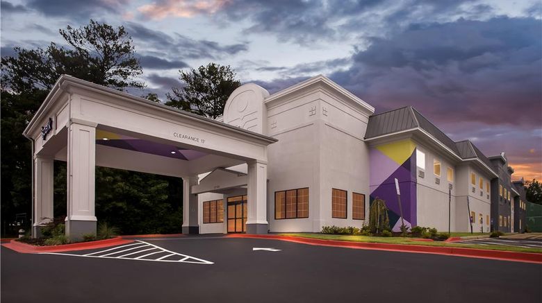 <b>Spark by Hilton Duluth Exterior</b>. Images powered by <a href="https://iceportal.shijigroup.com/" title="IcePortal" target="_blank">IcePortal</a>.